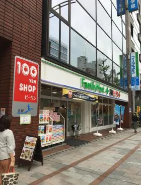 山甚ビルの外観