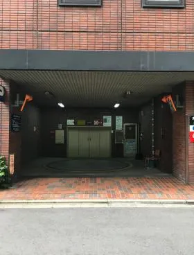 山甚ビルの外観