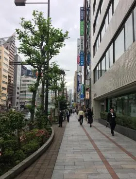 山甚ビルの外観