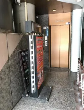 日米商会ビルの外観