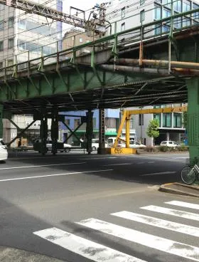 須田町パークビルの外観