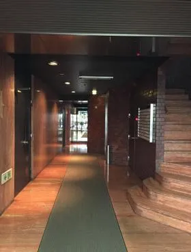 越一ビルの外観