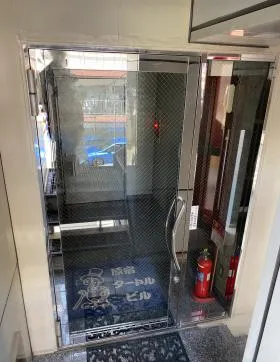 タートル原宿ビルの外観