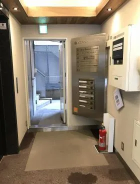 青山アイビスビルの外観