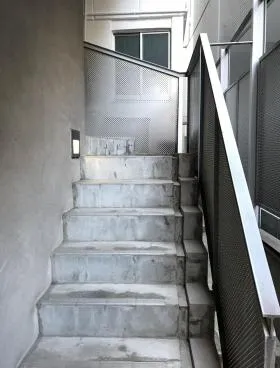青山アイビスビルの外観
