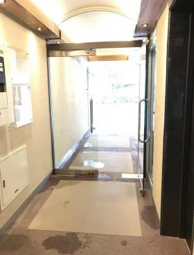 青山アイビスビルの外観