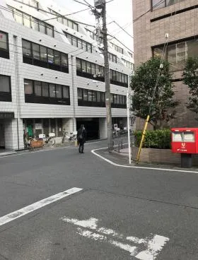 青山アイビスビルの外観