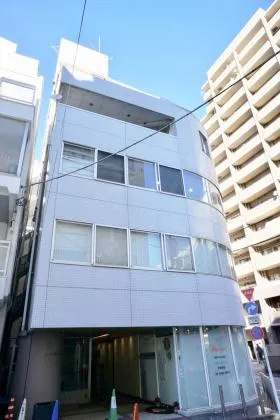 青山アイビスビルの外観
