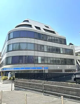 元代々木サンサンビルの外観