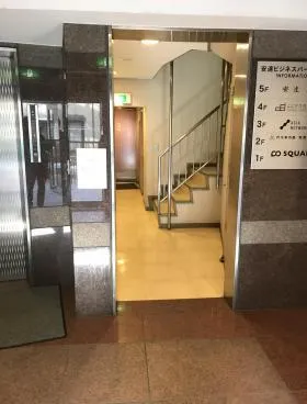 安達ビジネスバークビルの外観