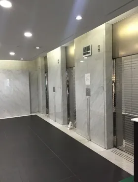 トーシンビルの外観