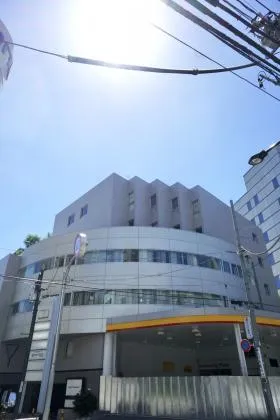 フロンティア代々木(旧代々木コミュニティ)ビルの外観