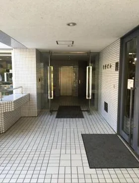 千駄ヶ谷佳秀ビルの外観