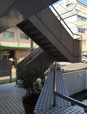 千駄ヶ谷佳秀ビルの外観