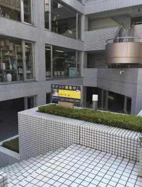 千駄ヶ谷佳秀ビルの外観