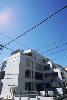 千駄ヶ谷佳秀ビルの外観
