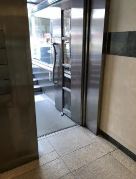 ベルファイブビルの外観