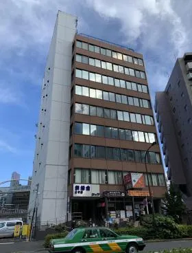 東興本社ビルの外観