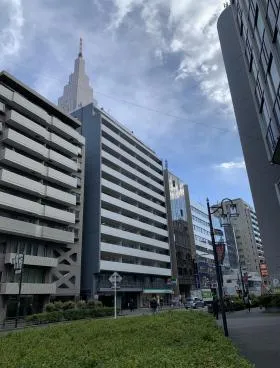 東興本社ビルの外観