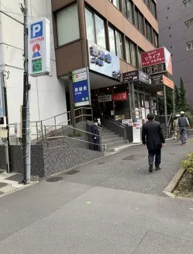 東興本社ビルの外観