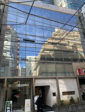 奨学会館別館ビルの外観