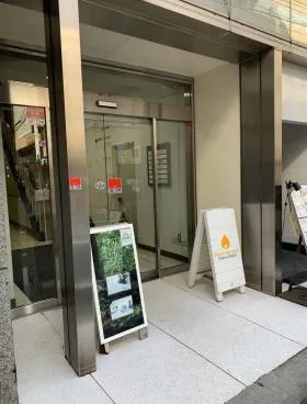 奨学会館別館ビルの外観