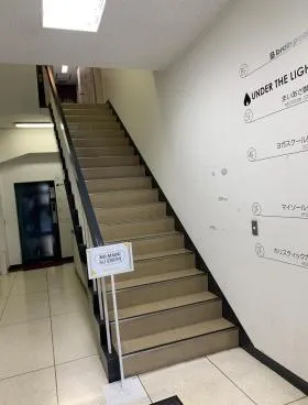 奨学会館別館ビルの外観