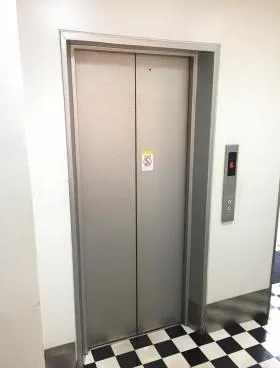 新宿島津ビルの外観
