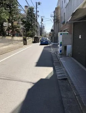 アカデミービルの外観