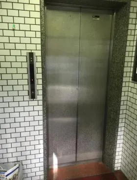 深山ビルの外観