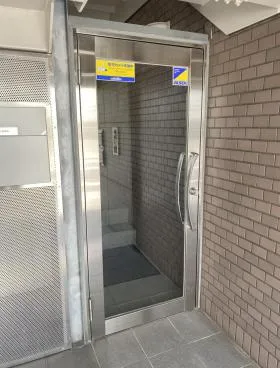 アイワハウスビルの外観