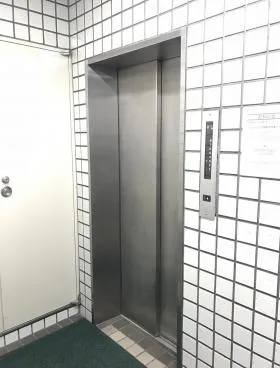 岡島ビルの外観
