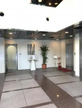 小原化工ビルの外観