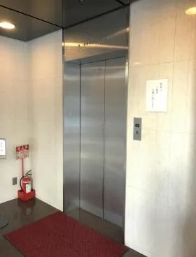 小原化工ビルの外観