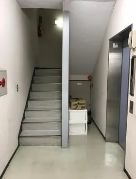 丸万ビル5号館の外観