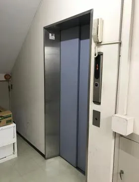 丸万ビル5号館の外観