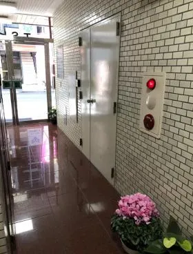 TSビルの外観