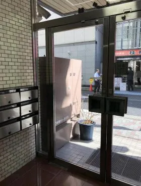 TSビルの外観