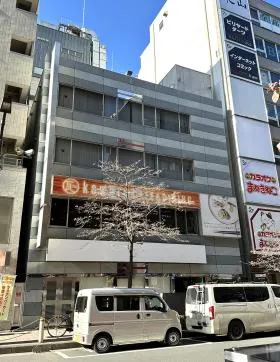 マルイト新橋レンガ通りビルの外観