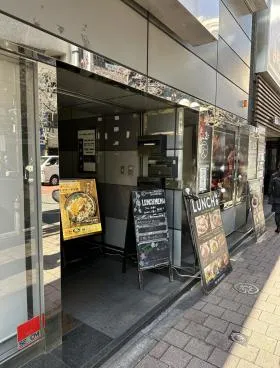 マルイト新橋レンガ通りビルの外観