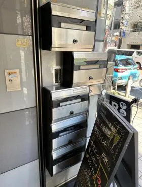 マルイト新橋レンガ通りビルの外観