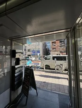 マルイト新橋レンガ通りビルの外観