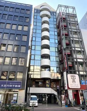 ビックナインビルの外観