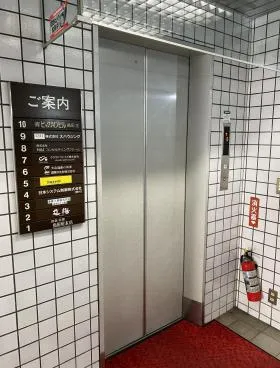 ビックナインビルの外観