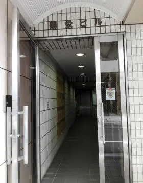 鶴栄(カクエイ)ビルの外観