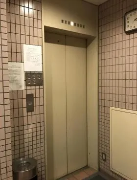 門前ビルの外観