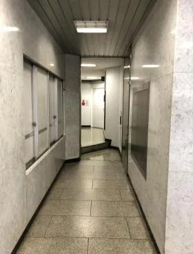 綿工連会館ビルの外観