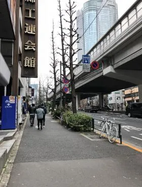 綿工連会館ビルの外観
