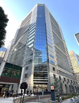 大手町ファーストスクエアイーストタワーの外観