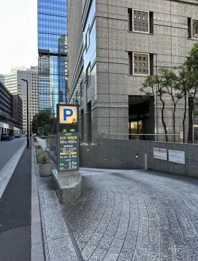 大手町ファーストスクエアイーストタワーの外観